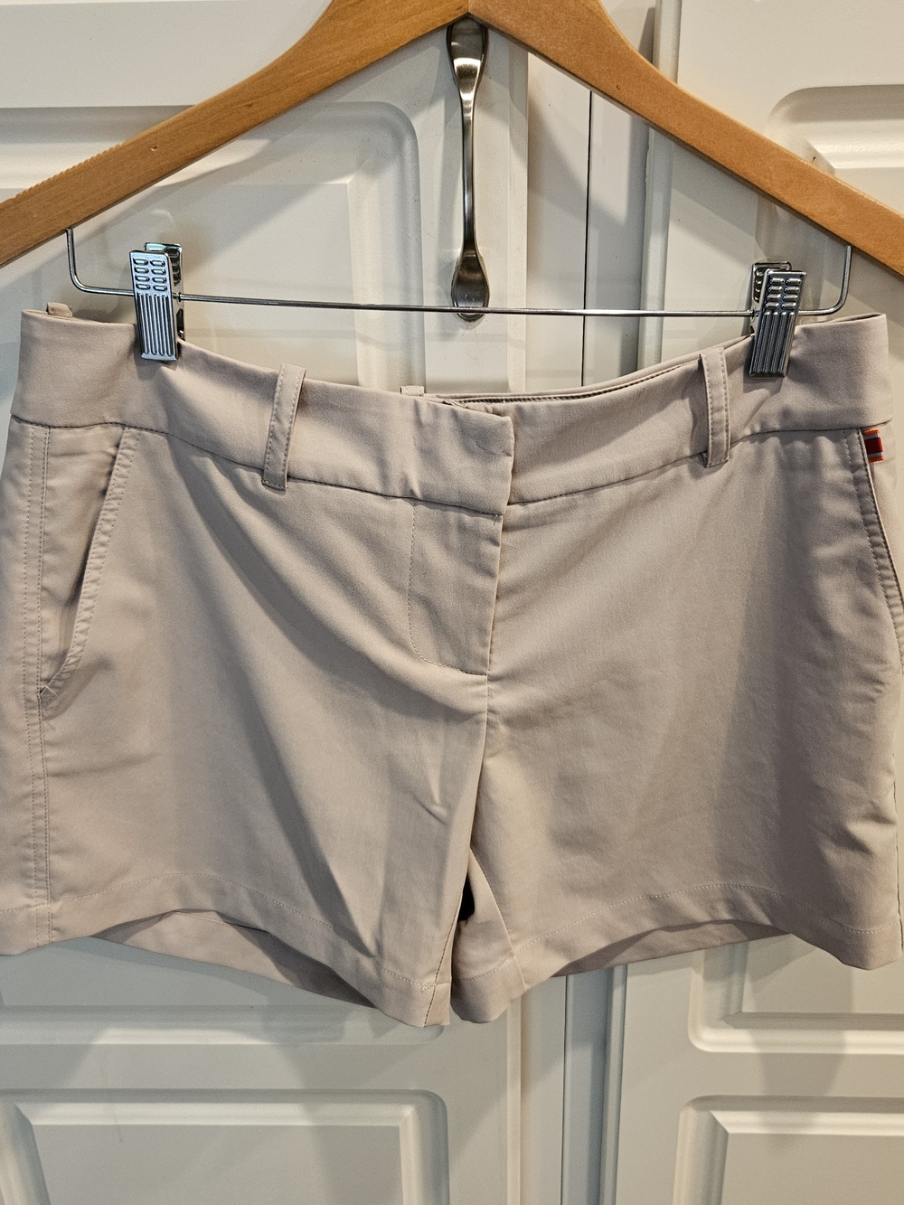 Montauk Tackle Co Off The Hook Women's Performance Shorts Size 6 Khaki Stretch